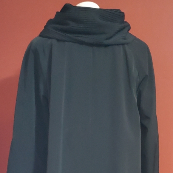 Coat - Picture 4 of 6